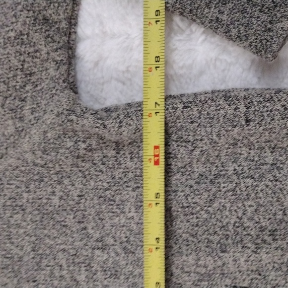 Roots hoodie for youth - Picture 4 of 5